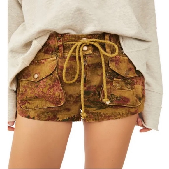 7. NWT Free People Printed Waimea Floral Utility Cargo Shorts Womens Large